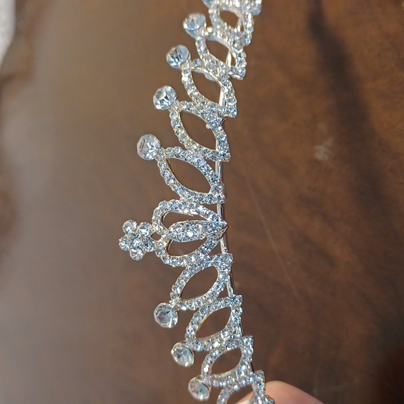 NEW. Bridal Headwear Tiera / Bride Wedding accessory 5728 - Picture 5 of 9